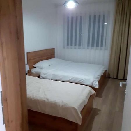 Banesa Ne Qender Te Pejes Apartment Exterior photo